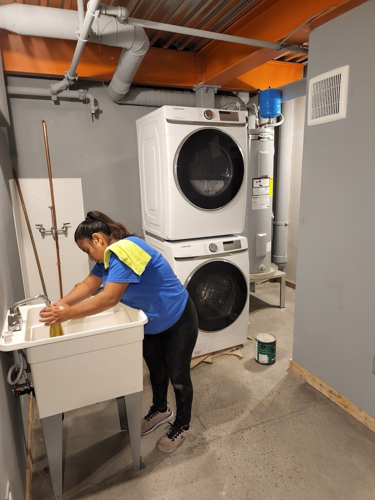 House cleaner from Quality House Cleaning Sugar Land cleaning a home in Telfair